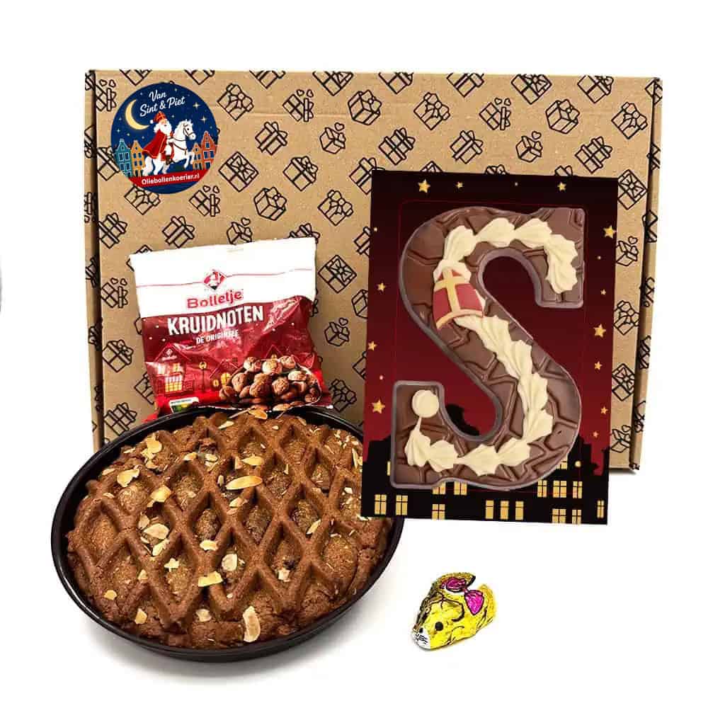 Sinterklaas Brievenbuspakketje Speculaastaart Luxe Chocoladeletter S gedecoreerd (melk) 200 gram Zakje Bolletje Kruidnoten 50 gram en Kikker of Muis