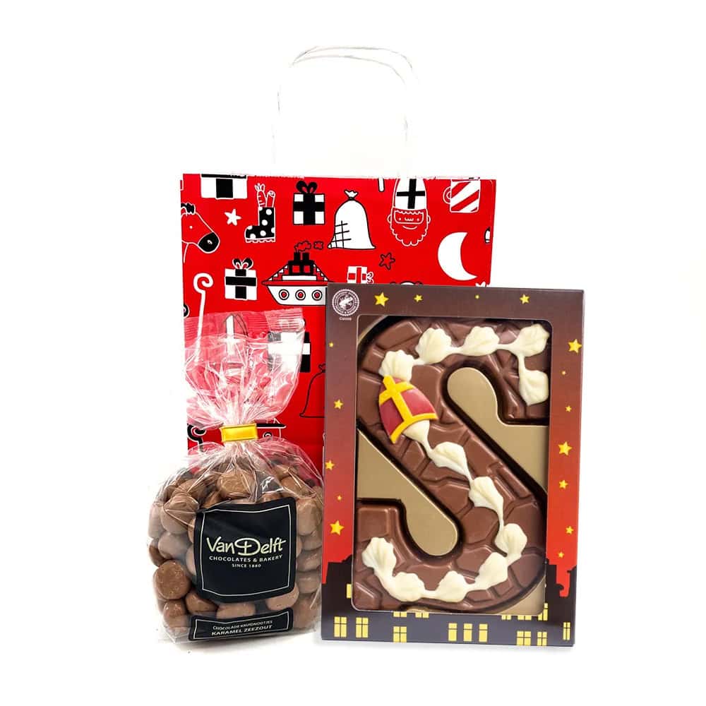 Sinterklaastasje-Luxe-Chocoladeletter-S-gedecoreerd-melk-200-gram-en-Van-Delft-Kruidnootjes-karamel-zeezout-225-gram-1