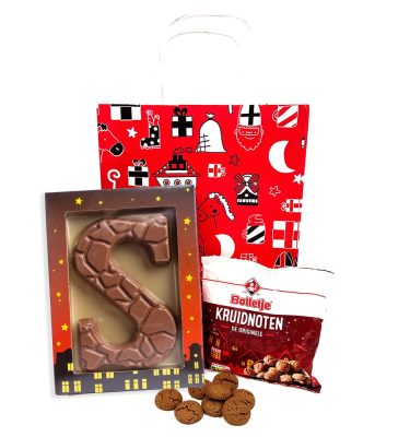 Sinterklaastasje chocoladeletter 135 gram en zakje Bolletje kruidnoten 50 gram